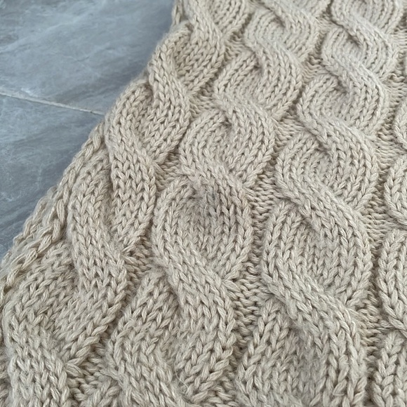 Women's Cable Knitted Infinity Scarf - Picture 7 of 15